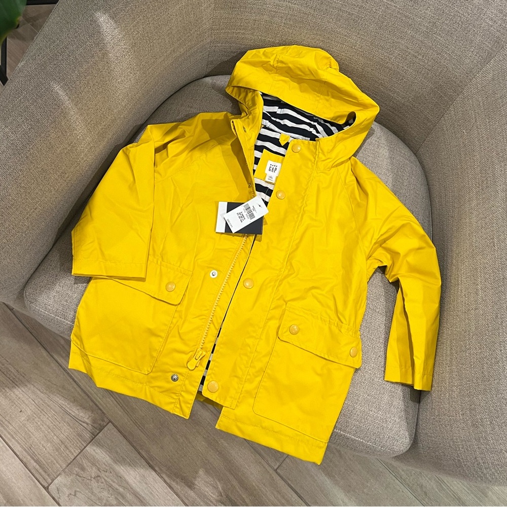 Gap raincoat for 3 years old